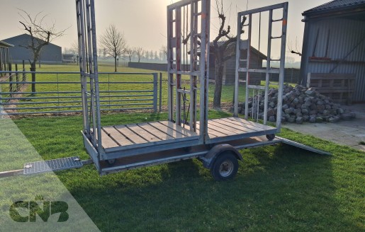 Foto van Aanhangwagen voor 2 veilingkarren